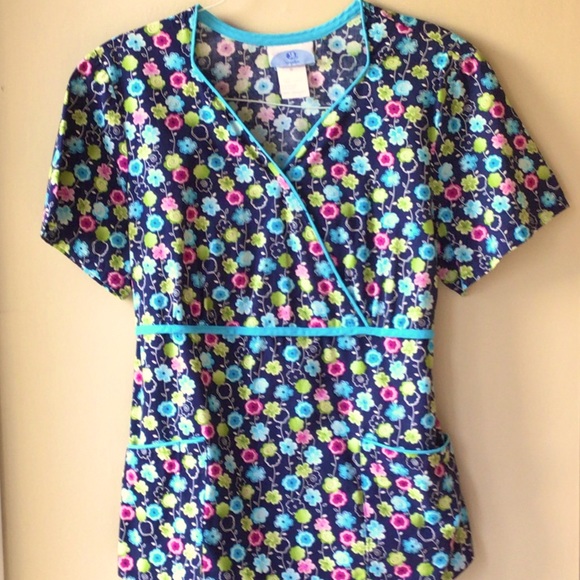 SB Scrubs Tops - Scrub Top Medium Navy with floral design EUC
